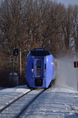 雪煙をあげて