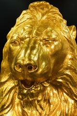 黄金ライオン像