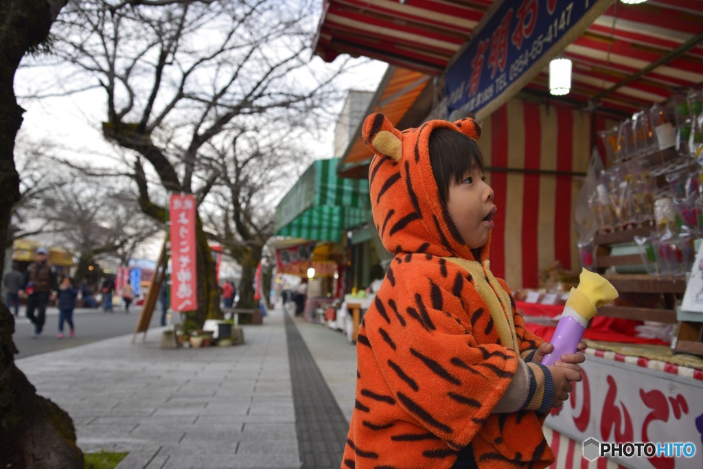 祐徳稲荷神社の出店と子供