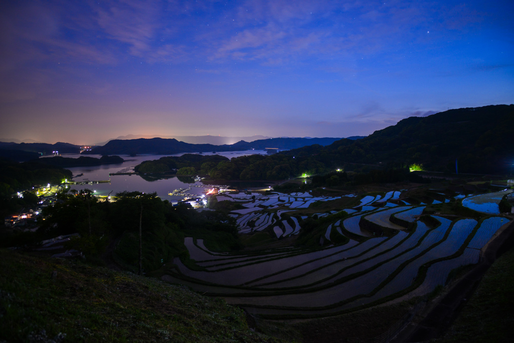 夜の棚田