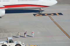 羽田空港　見送る人