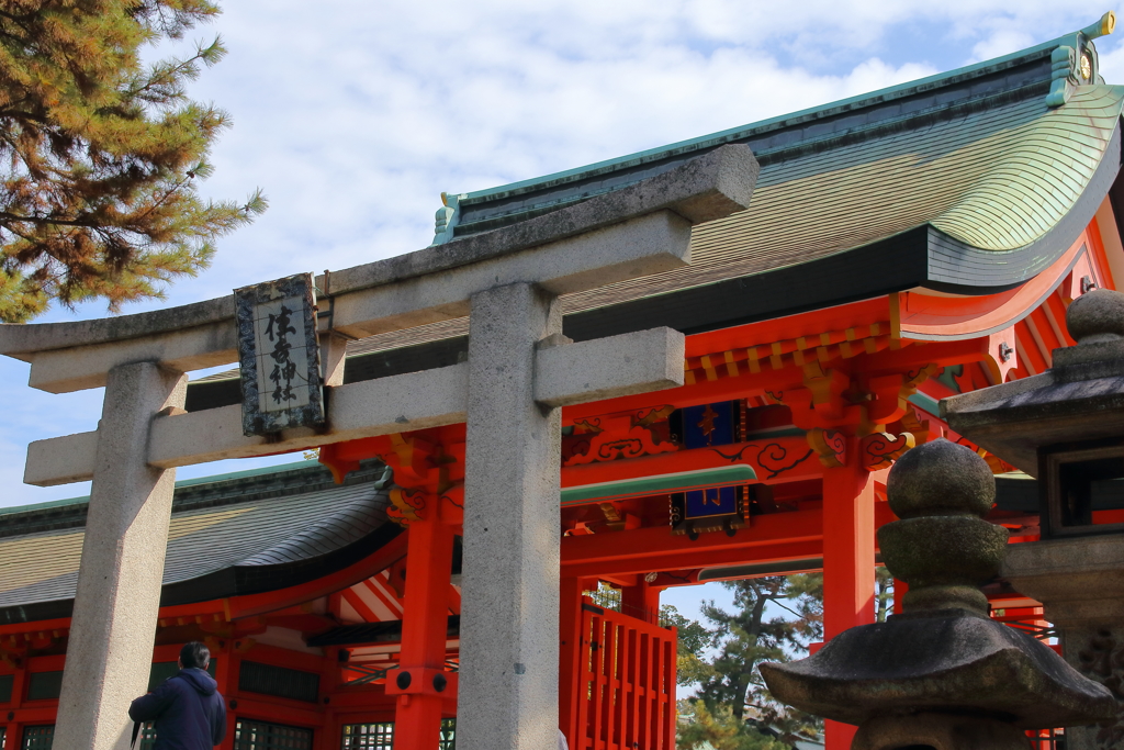鳥居と門