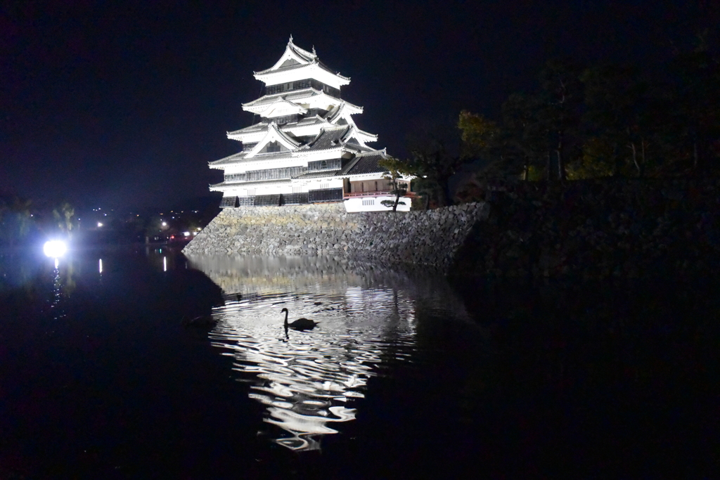 夜の松本城
