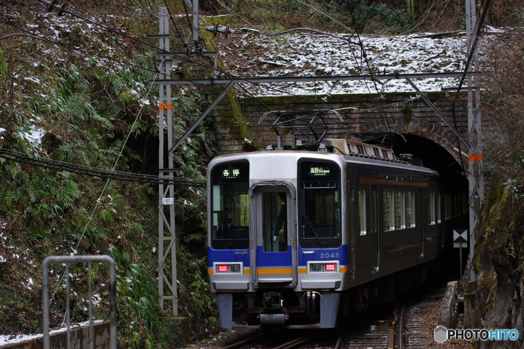 紀伊神谷駅にて南海2000系