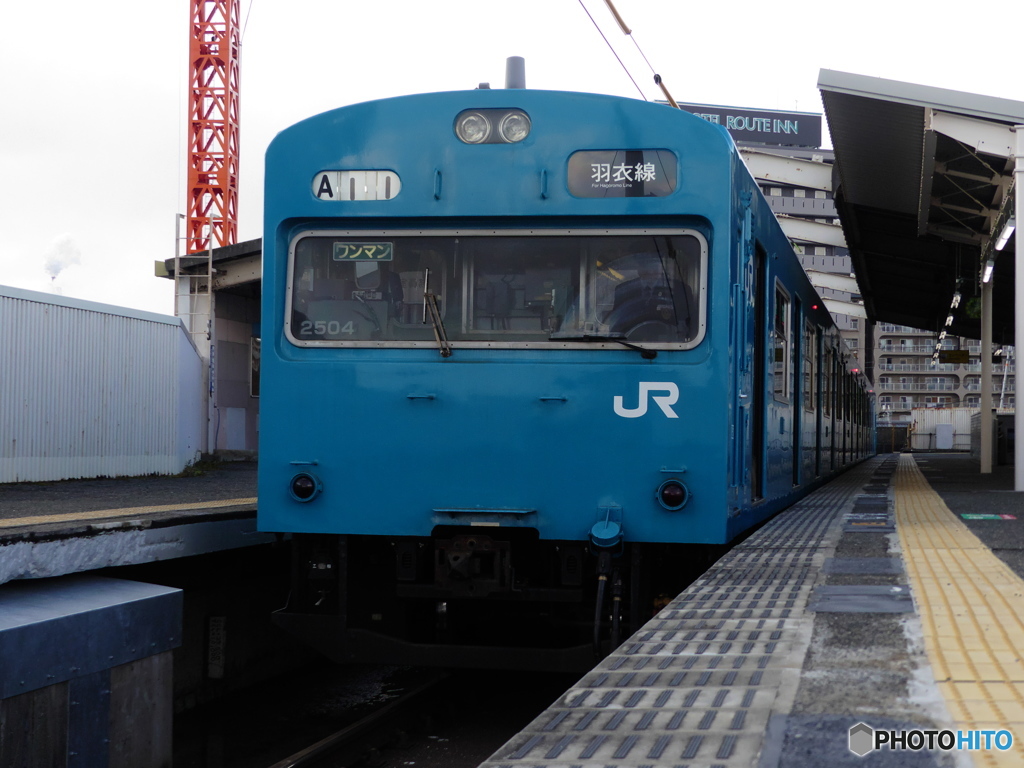 東羽衣駅にて羽衣線の103系