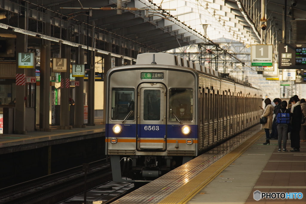 天下茶屋駅にて南海6200系
