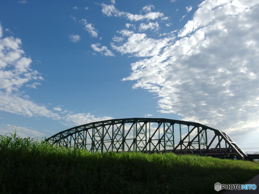 空と鉄橋