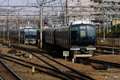高槻駅にて321系