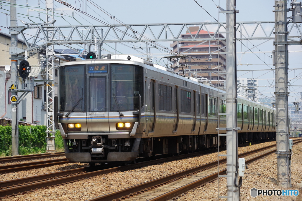 赤大路踏切にて223系