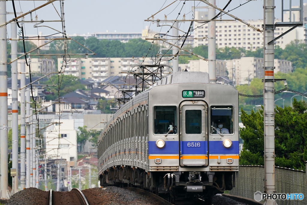 栂・美木多駅にて