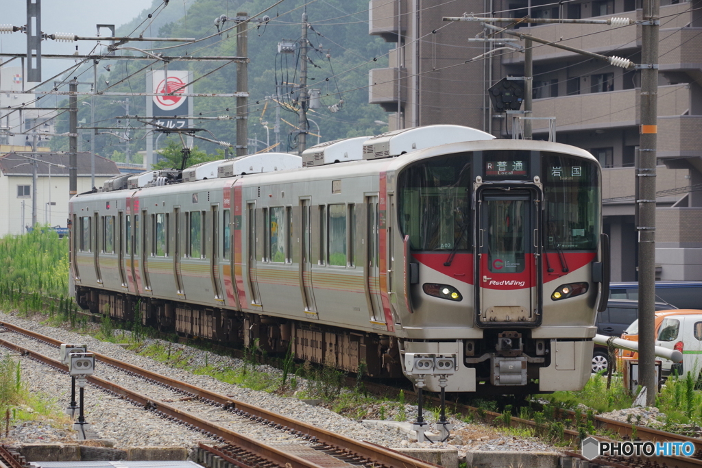 瀬野駅にて227系レッドウイング