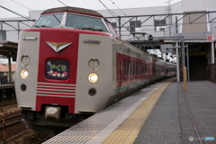 北長瀬駅にて特急やくも