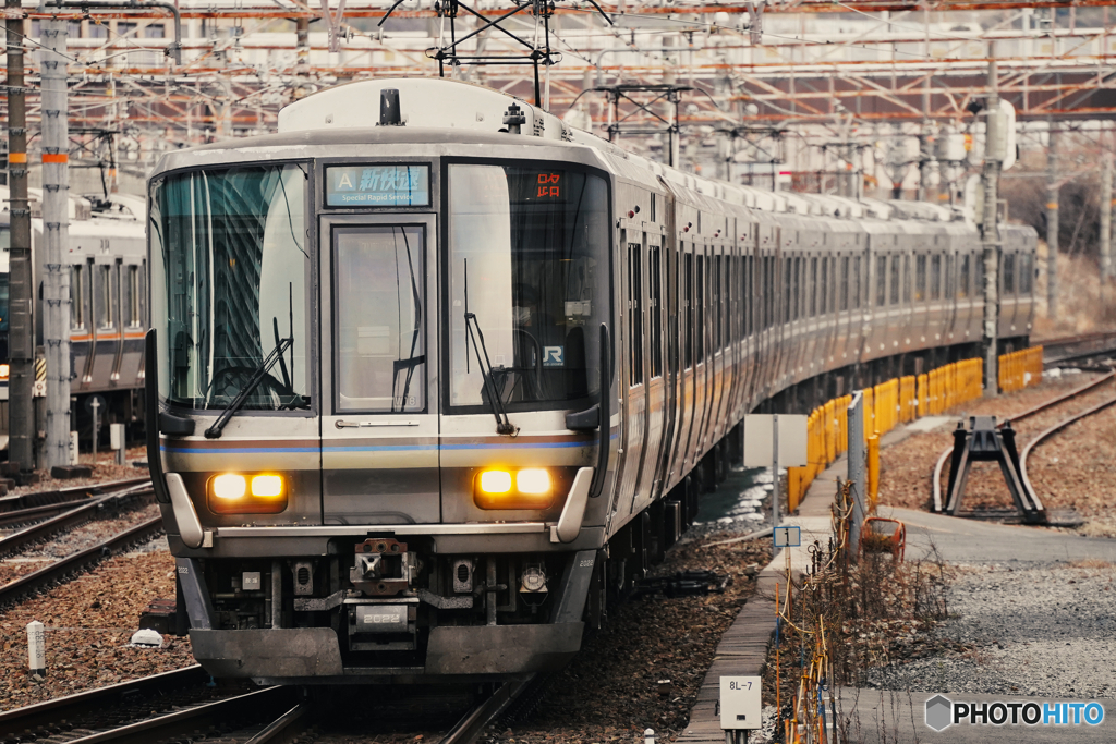 高槻駅にて223系