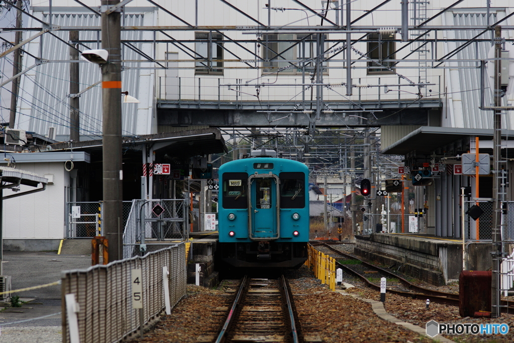 橋本駅に停車中の105系