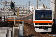 潮見駅にてE231系