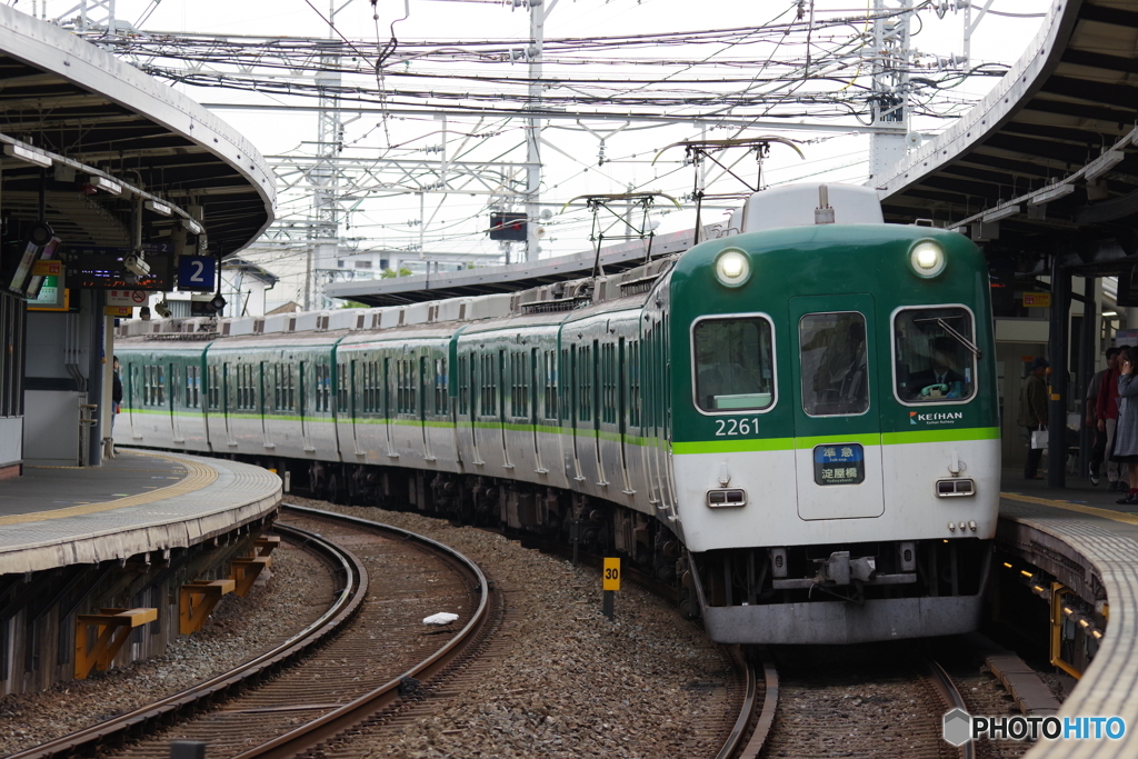 八幡市駅にて京阪2200系