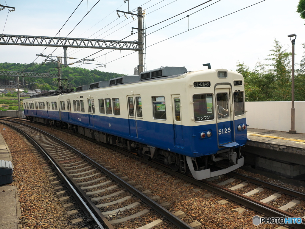 山下駅にて能勢電鉄5100系