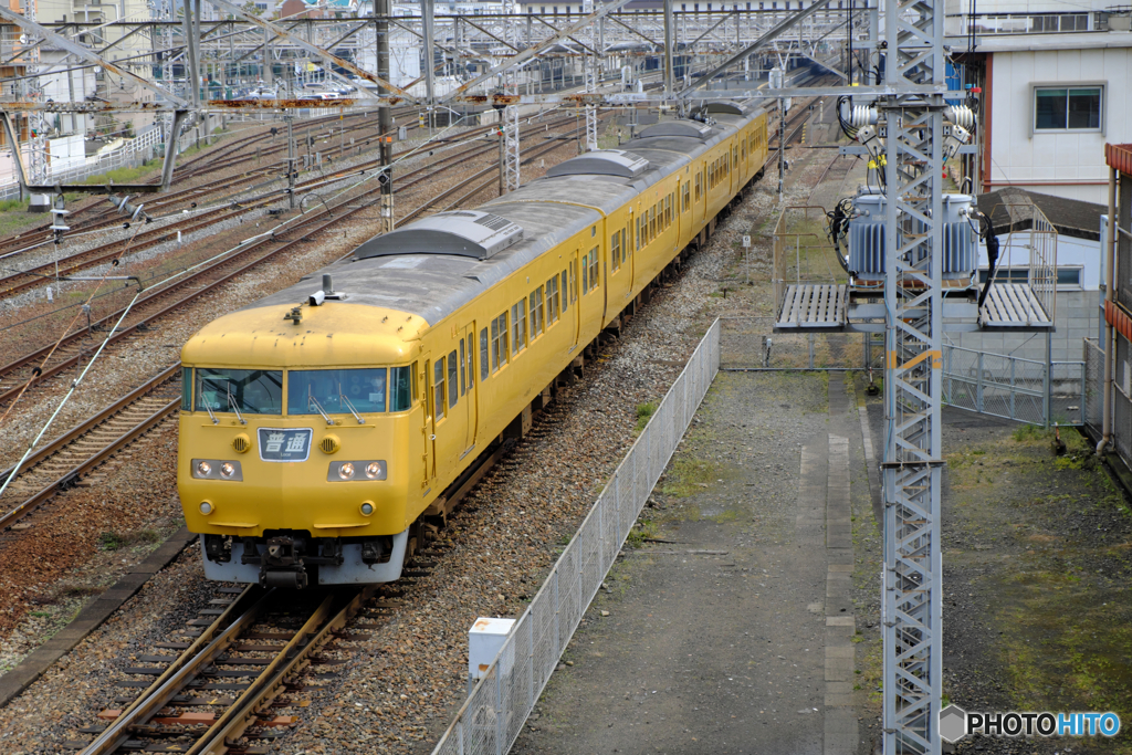 倉敷駅出発直後の117系