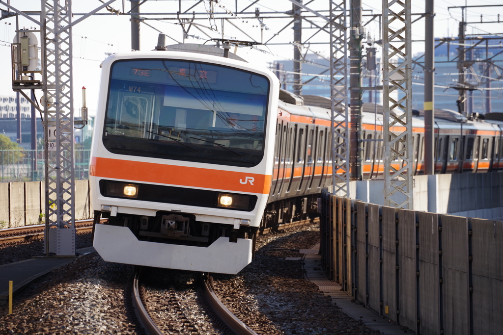 潮見駅にてE231系