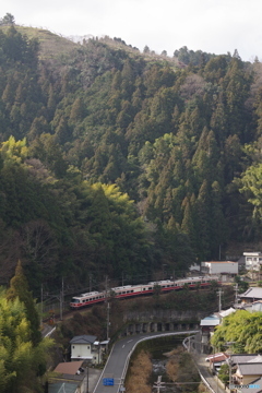 高野下カーブを行くこうや