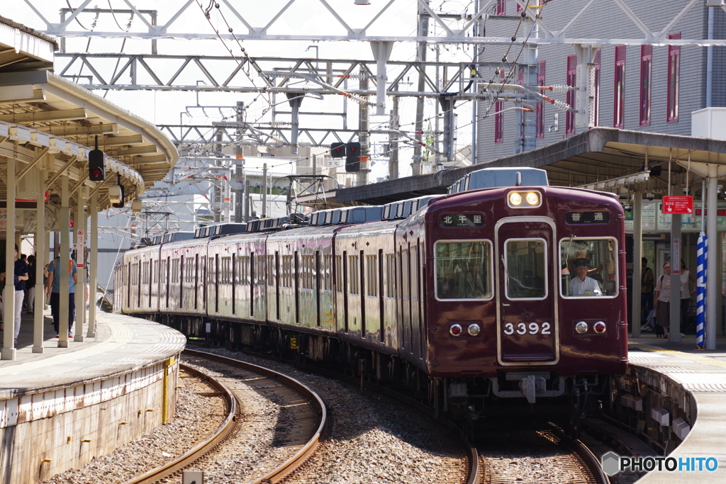 千里山駅にて3300系
