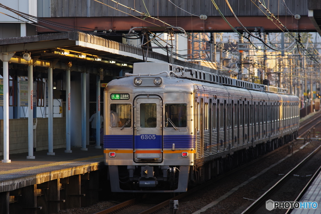 滝谷駅にて南海6300系