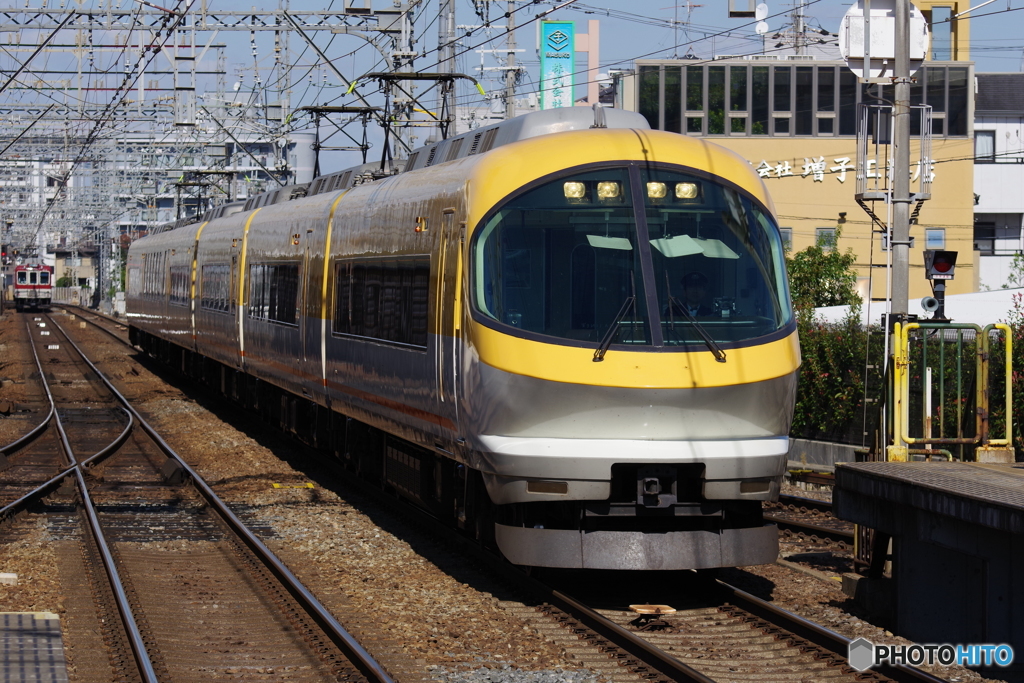 高安駅にて近鉄23000系