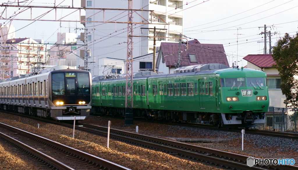 北宮原踏切にて117系抹茶色vs321系普通