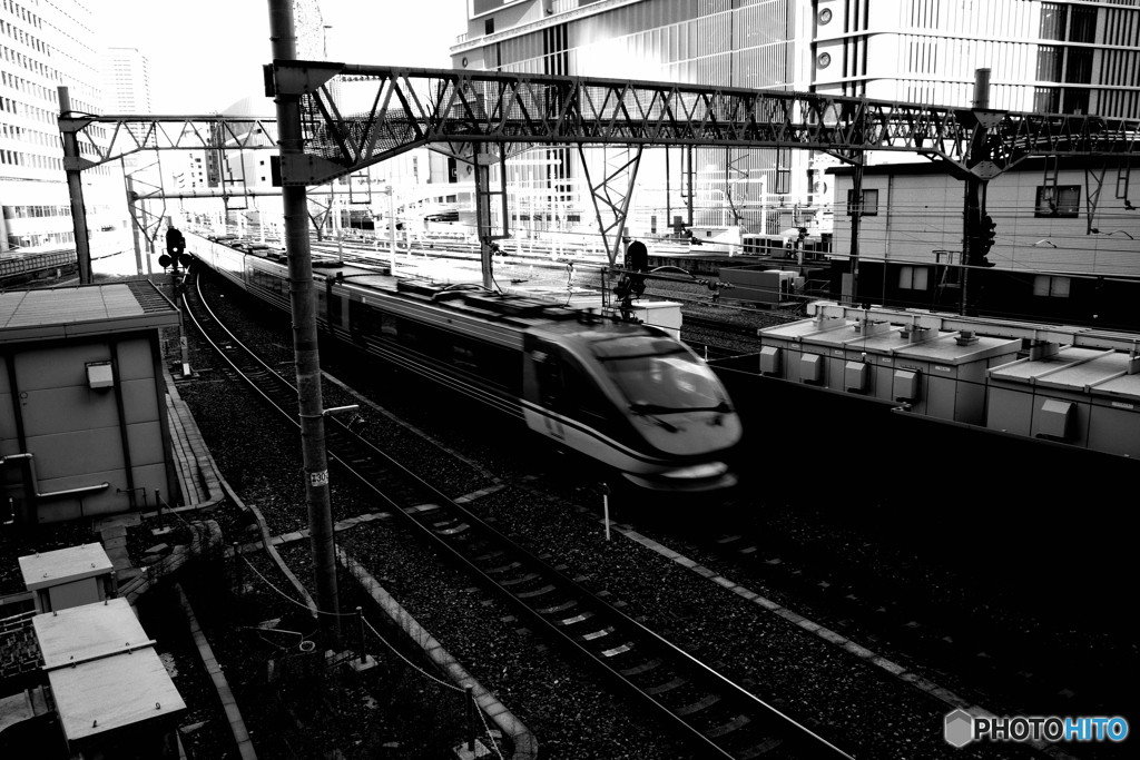 大阪駅を出発するスーパーはくと