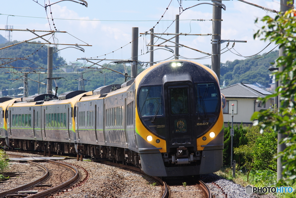 予讃線を走る8600系