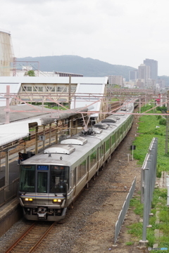 摂津富田駅にて223系