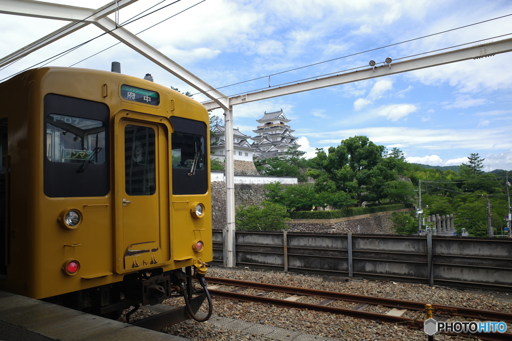 福塩線の105系と福山城