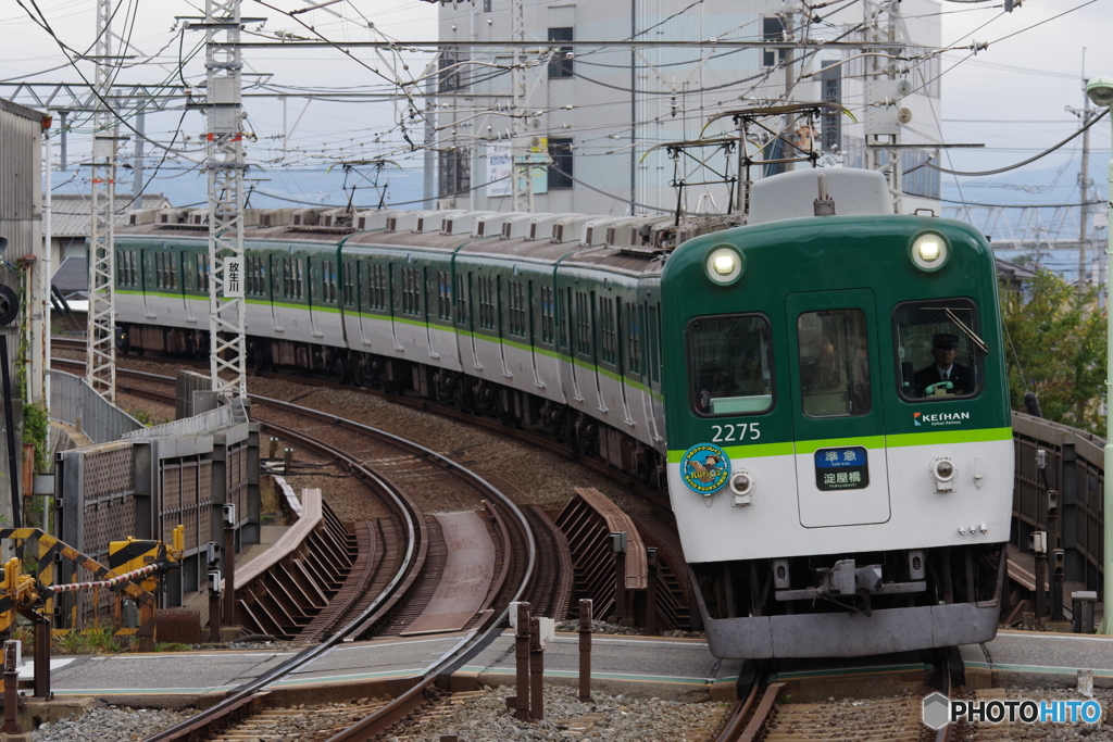 八幡市駅にて京阪2200系