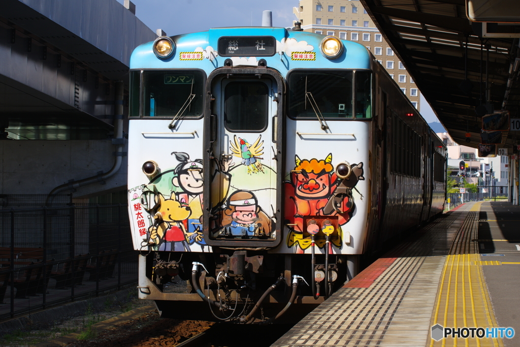 岡山駅にて桃太郎線のキハ40