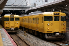 岡山駅にて濃黄色の115系