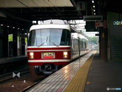 美加の台駅にて特急こうや