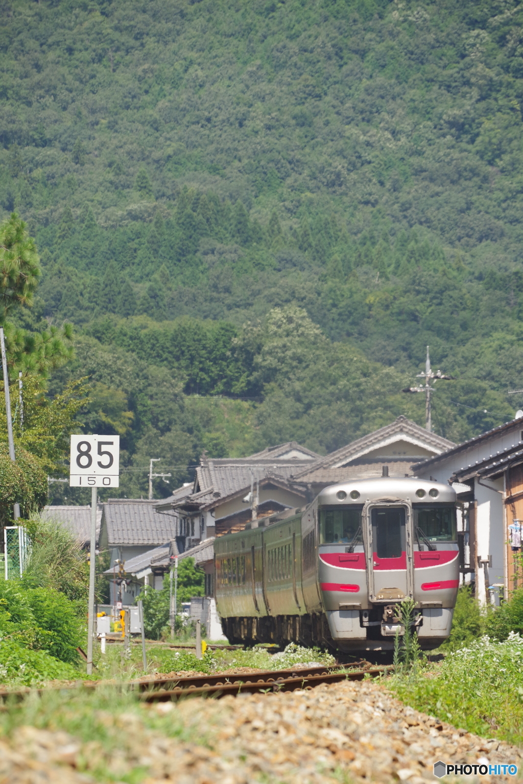 恵眼谷踏切にてキハ189系