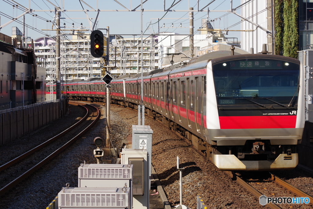潮見駅にてE233系