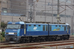 鶴見駅にてEH200