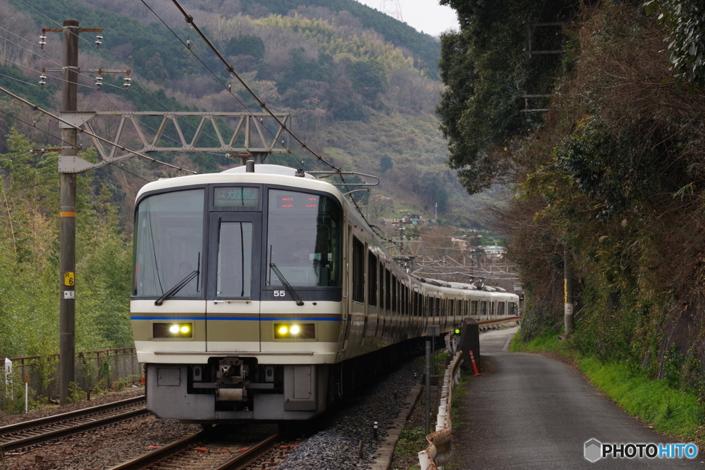 青谷踏切にて221系