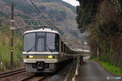 青谷踏切にて221系