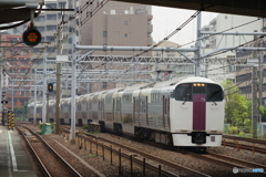 西横浜駅にて215系