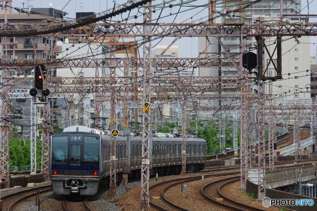 春日野道駅にて207系