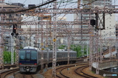 春日野道駅にて207系