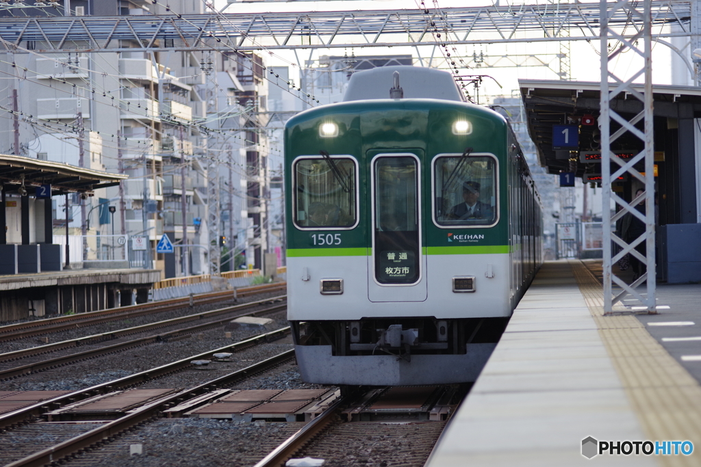 滝井駅にて京阪1000系
