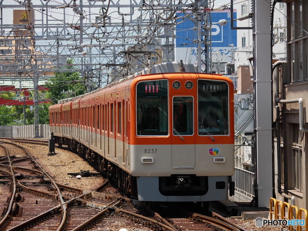 尼崎駅にて阪神8000系