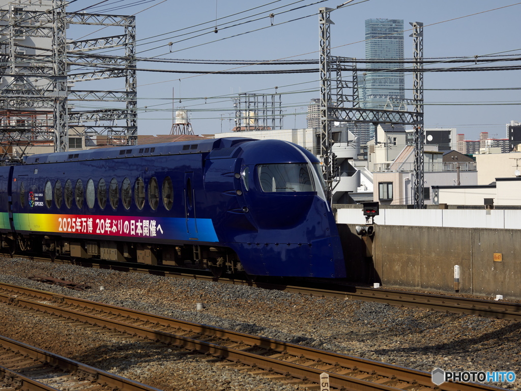 岸里玉出駅にてラピート万博誘致号