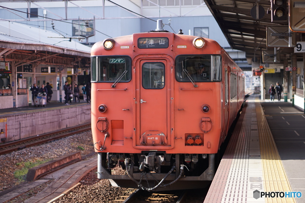 岡山駅にて津山線のキハ47形