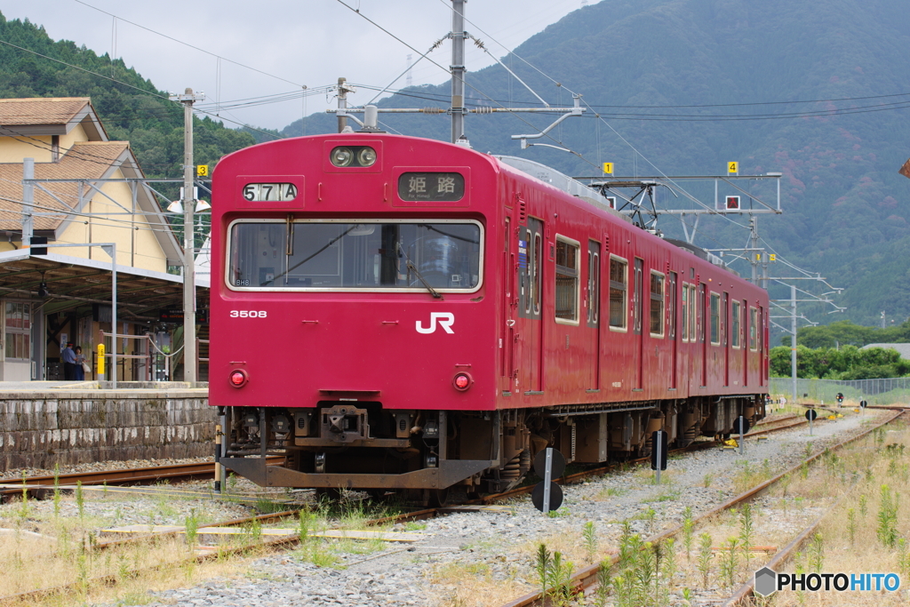 寺前駅にて播但線の103系