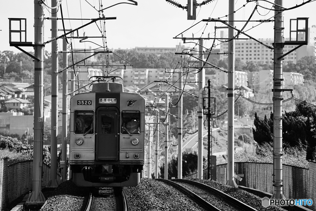 栂・美木多駅にて